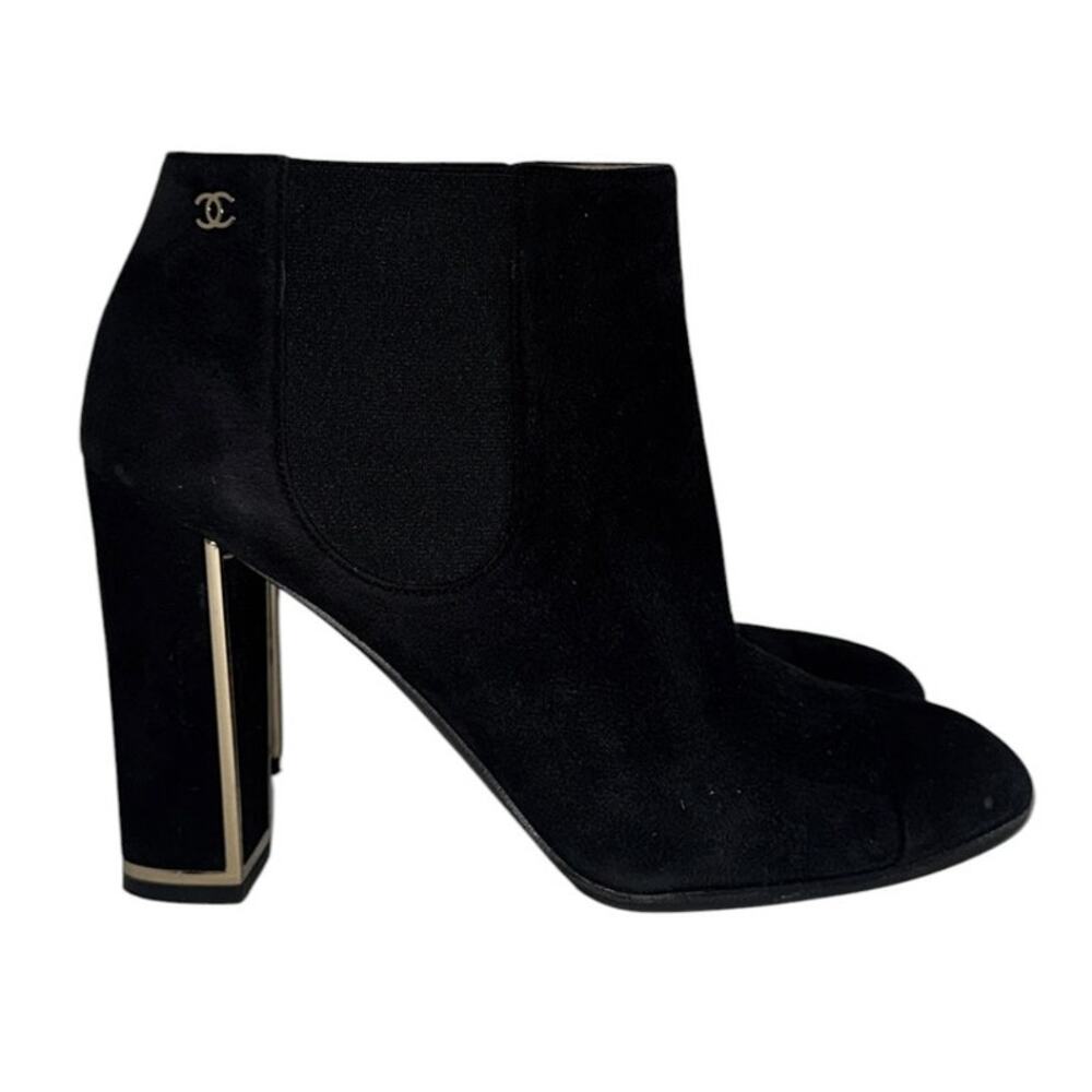 Chanel CC Logo Chelsea Black Suede Block Heel Boots Gold Logo Size 40